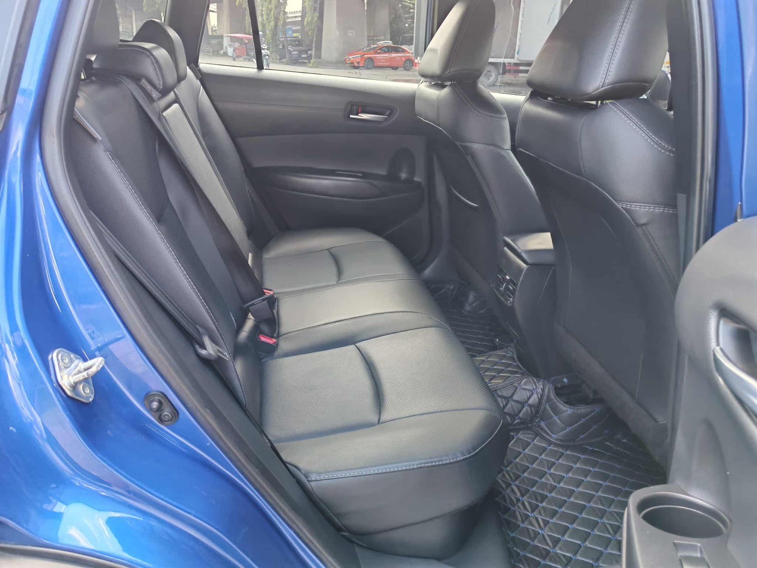 TOYOTA COROLLA CROSS 1.8 HYBRID PREMIUM ปี 2021 - Image 9