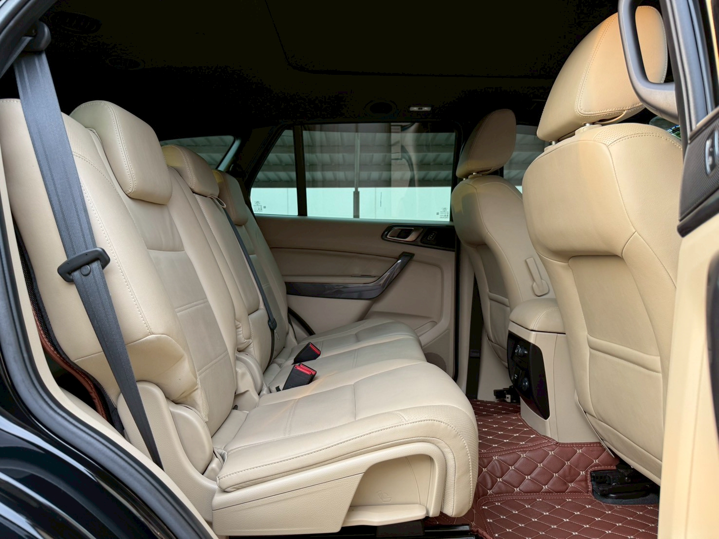FORD EVEREST 2.2 Titaniam Plus Sunroof ปี 2017 - Image 9