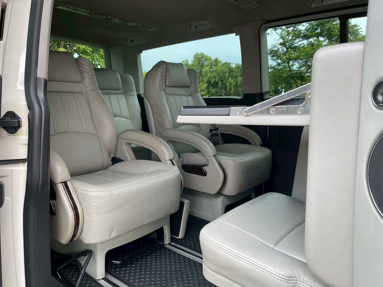 Volkswagen caravelle 2.5 TDI ปี 2010 - Image 9