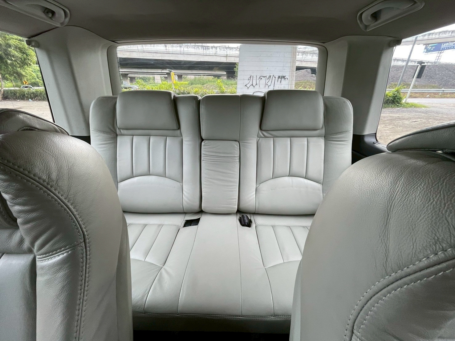 Volkswagen caravelle 2.5 TDI ปี 2010 - Image 12