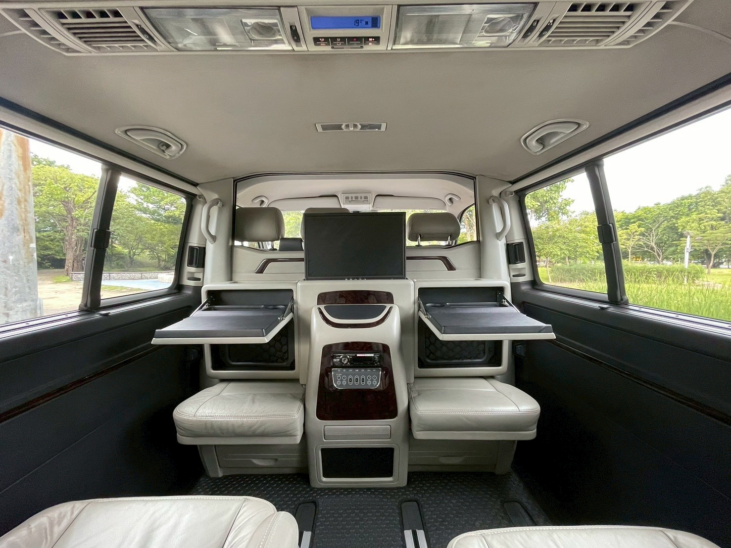 Volkswagen caravelle 2.5 TDI ปี 2010 - Image 13