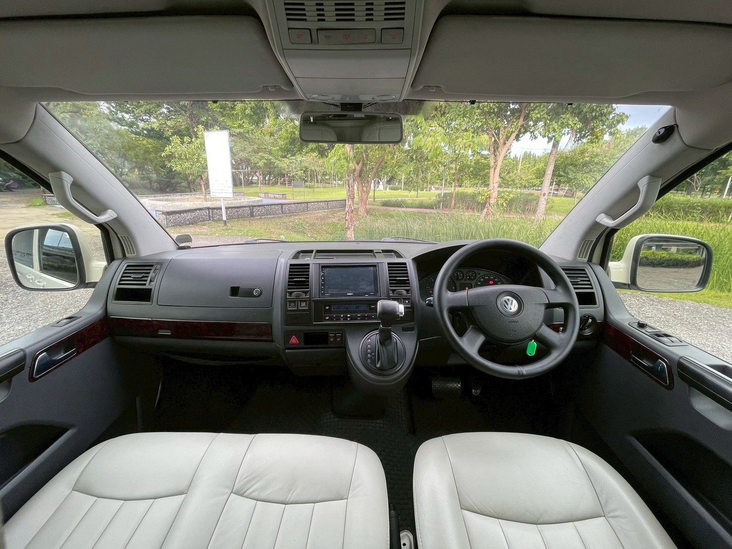 Volkswagen caravelle 2.5 TDI ปี 2010 - Image 14
