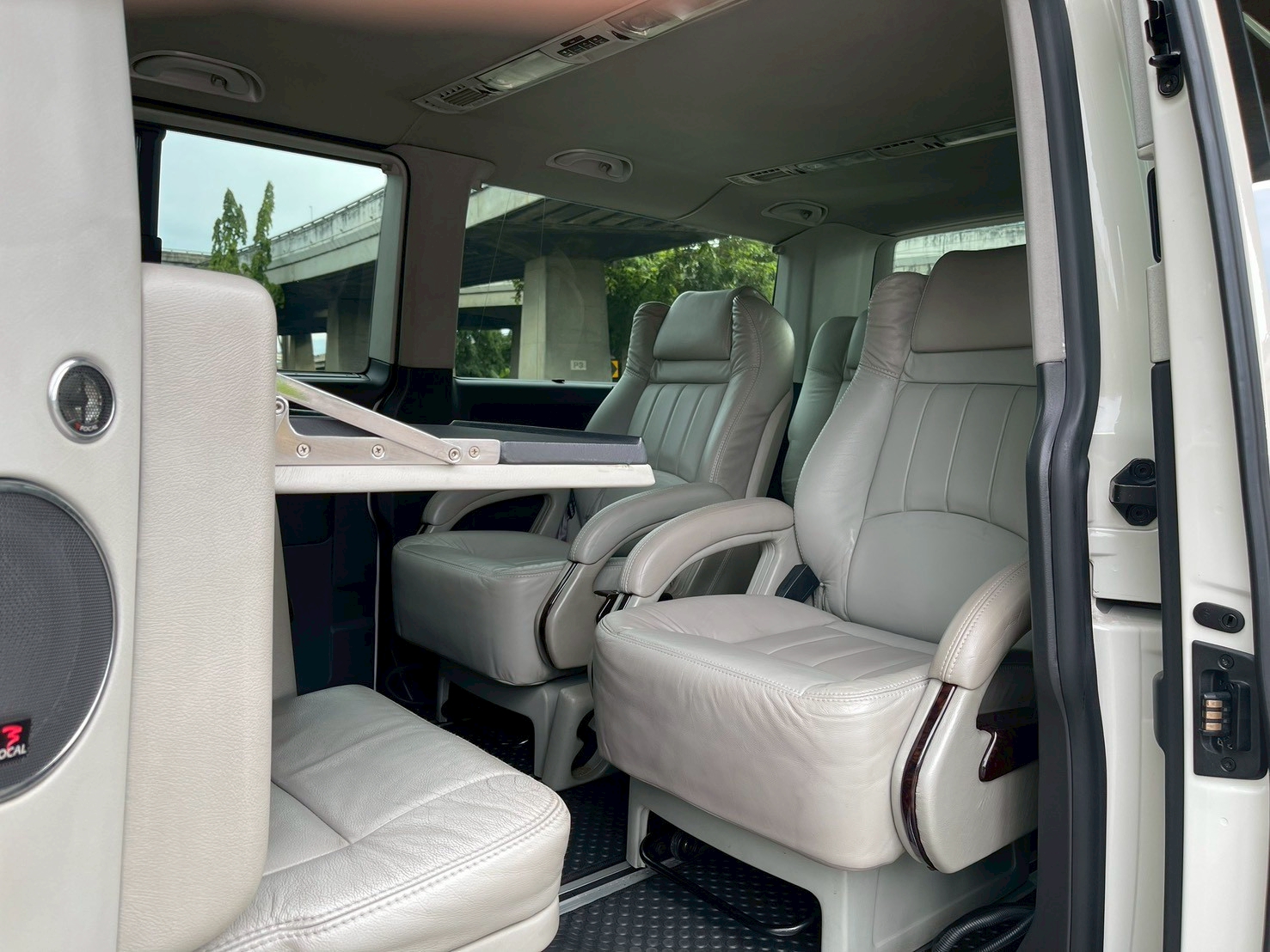 Volkswagen caravelle 2.5 TDI ปี 2010 - Image 11