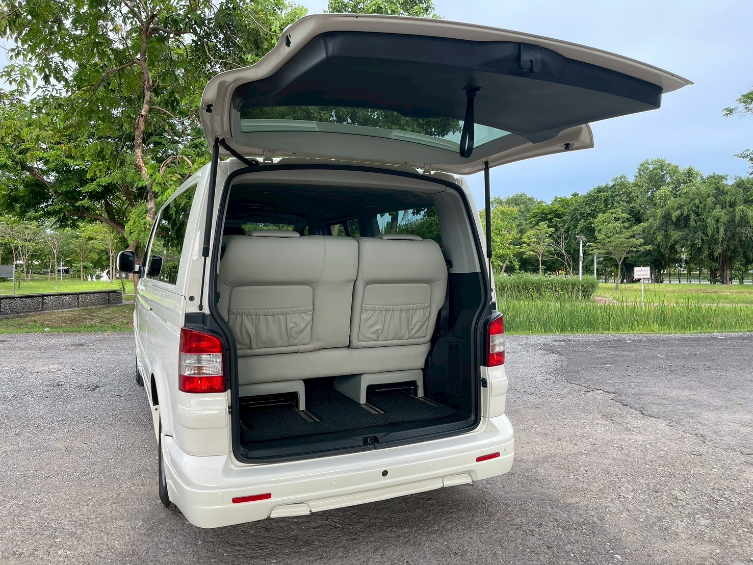 Volkswagen caravelle 2.5 TDI ปี 2010 - Image 20