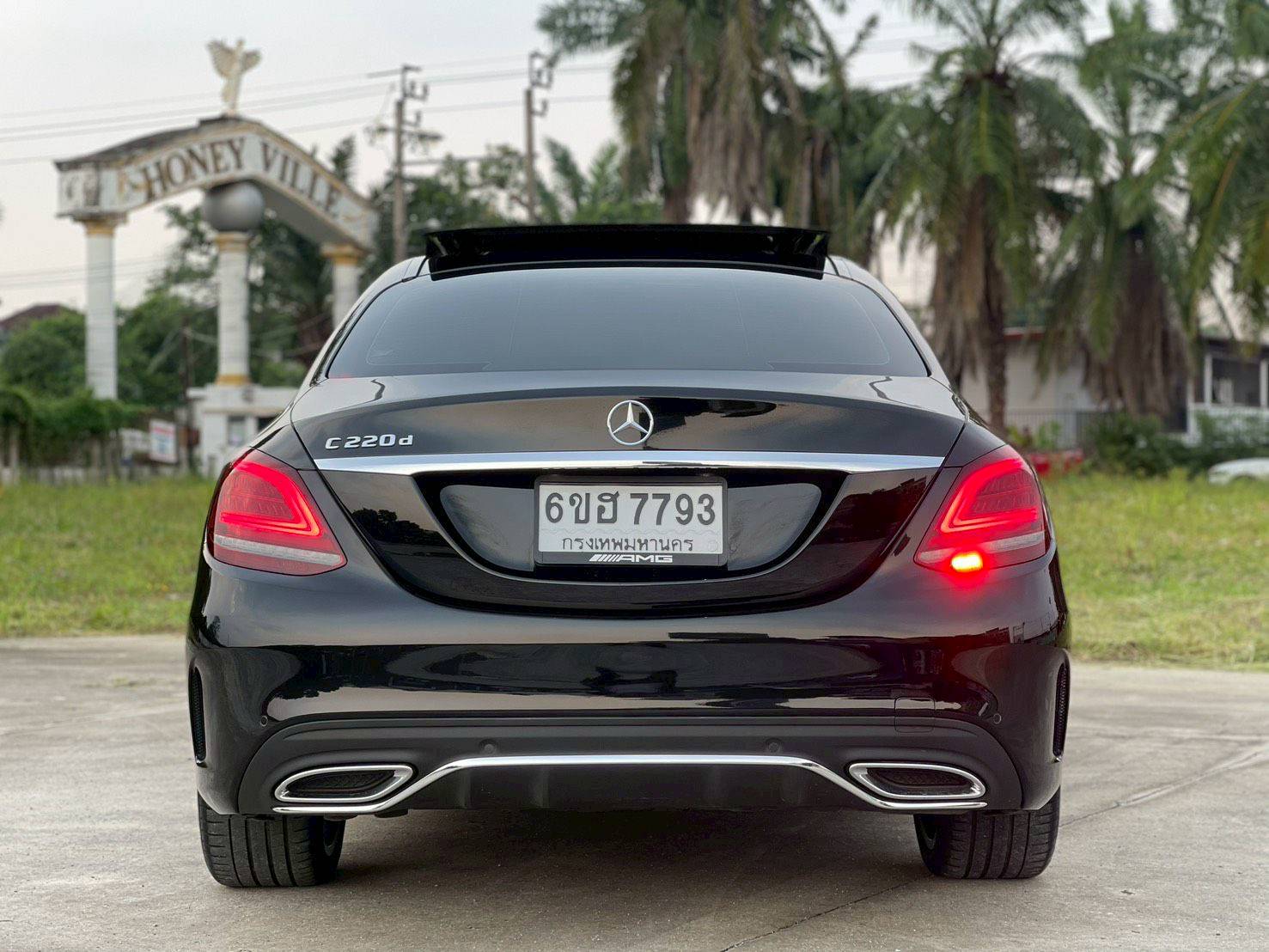 Benz C220d 2.0 AMG Dynamic facelife ปี 2020 - Image 6