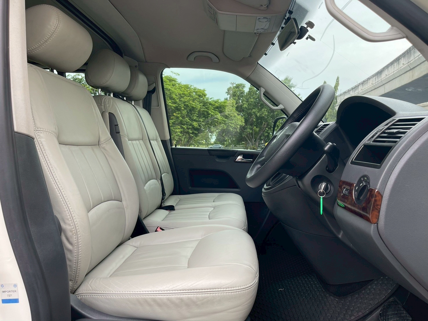 Volkswagen caravelle 2.5 TDI ปี 2010 - Image 8