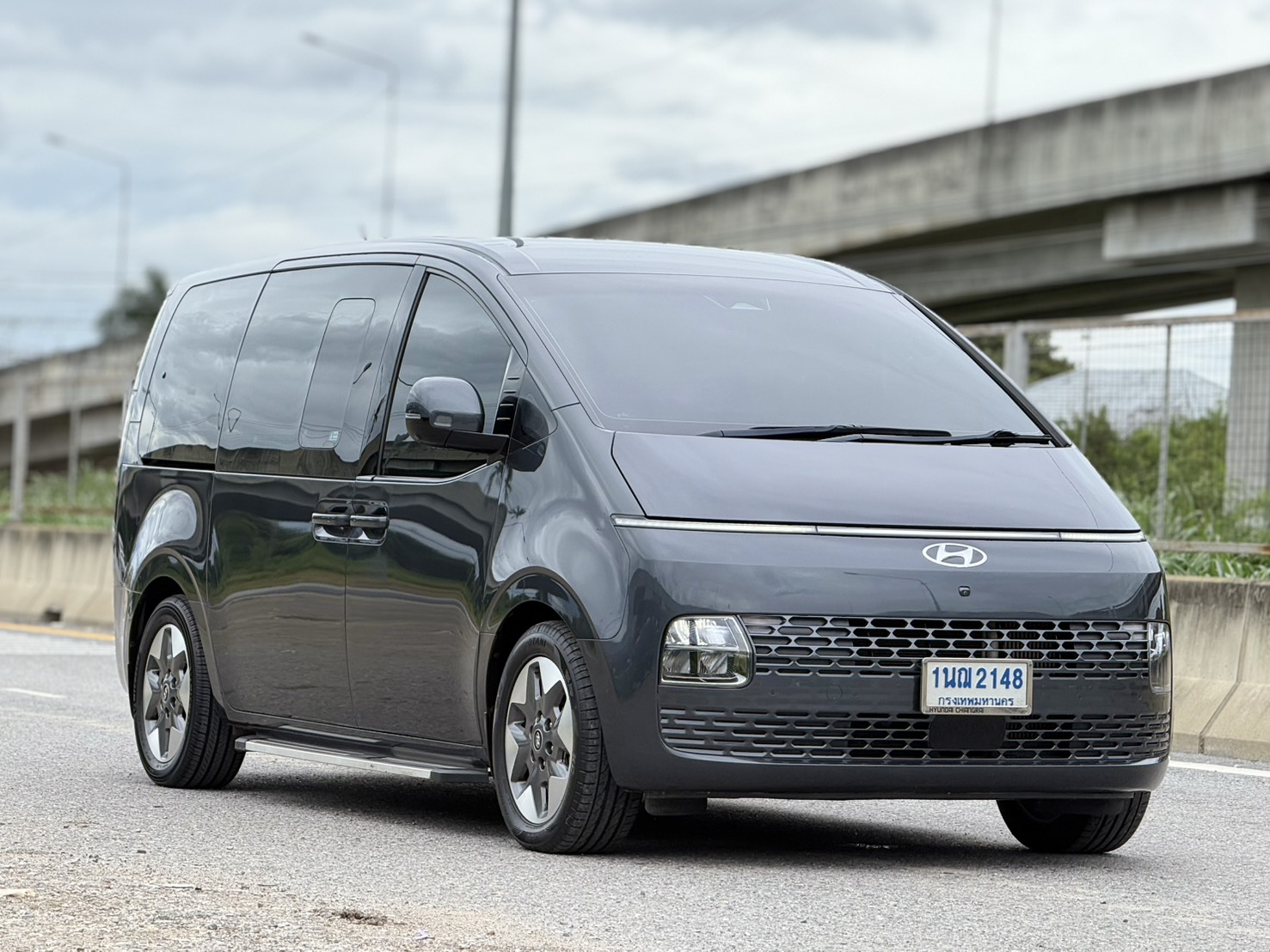 HYUNDAI STARIA 2.2 SEL ปี 2021 - Image 2