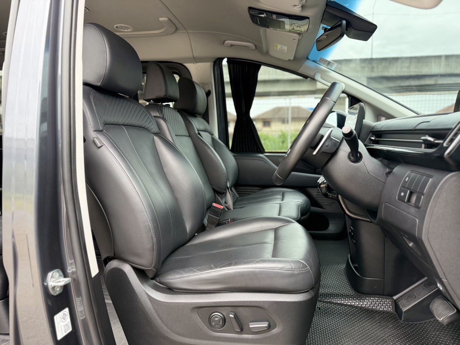 HYUNDAI STARIA 2.2 SEL ปี 2021 - Image 8