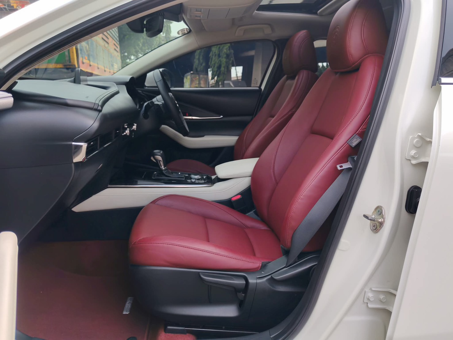 Mazda CX-30 2.0SP ตัวพิเศษ 100 ปี สีขาวมุก ปี2021 - Image 12