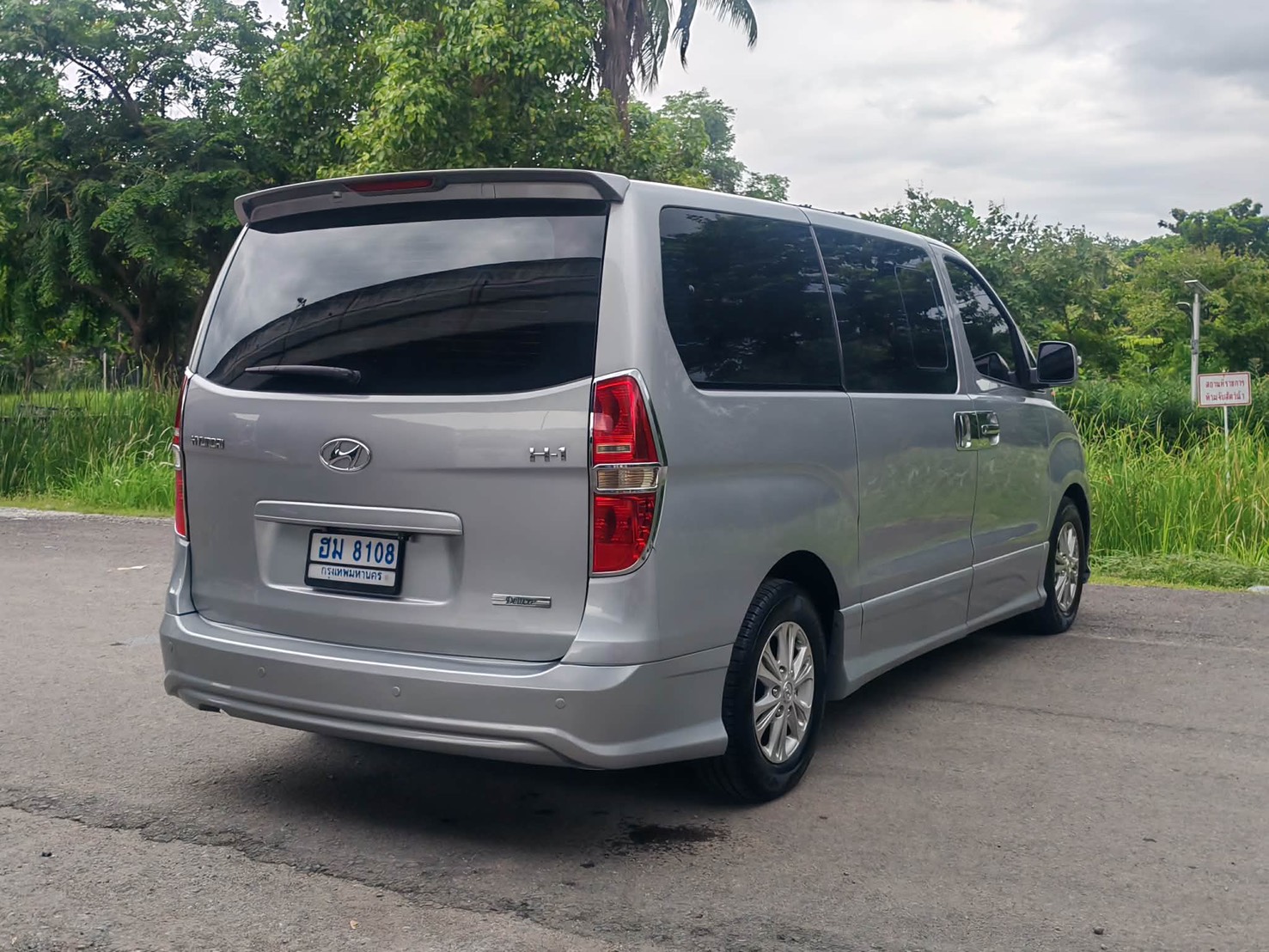 Hyundai H1 ตัว Deluxe ปี 2012 จด 2013 - Image 9