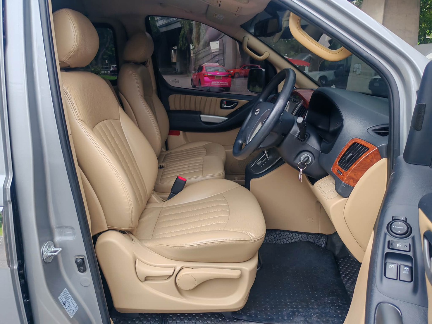 Hyundai H1 ตัว Deluxe ปี 2012 จด 2013 - Image 10