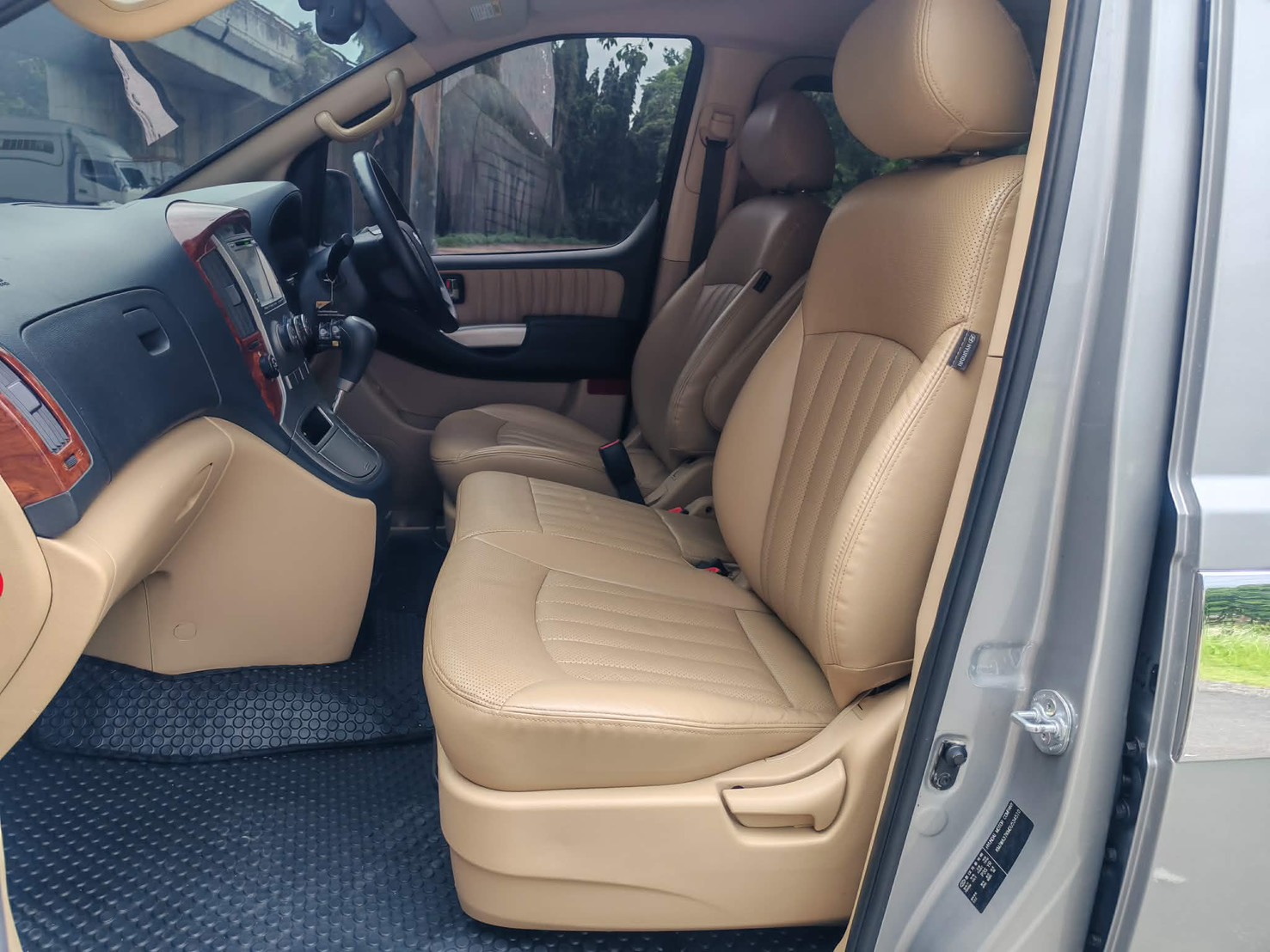 Hyundai H1 ตัว Deluxe ปี 2012 จด 2013 - Image 12