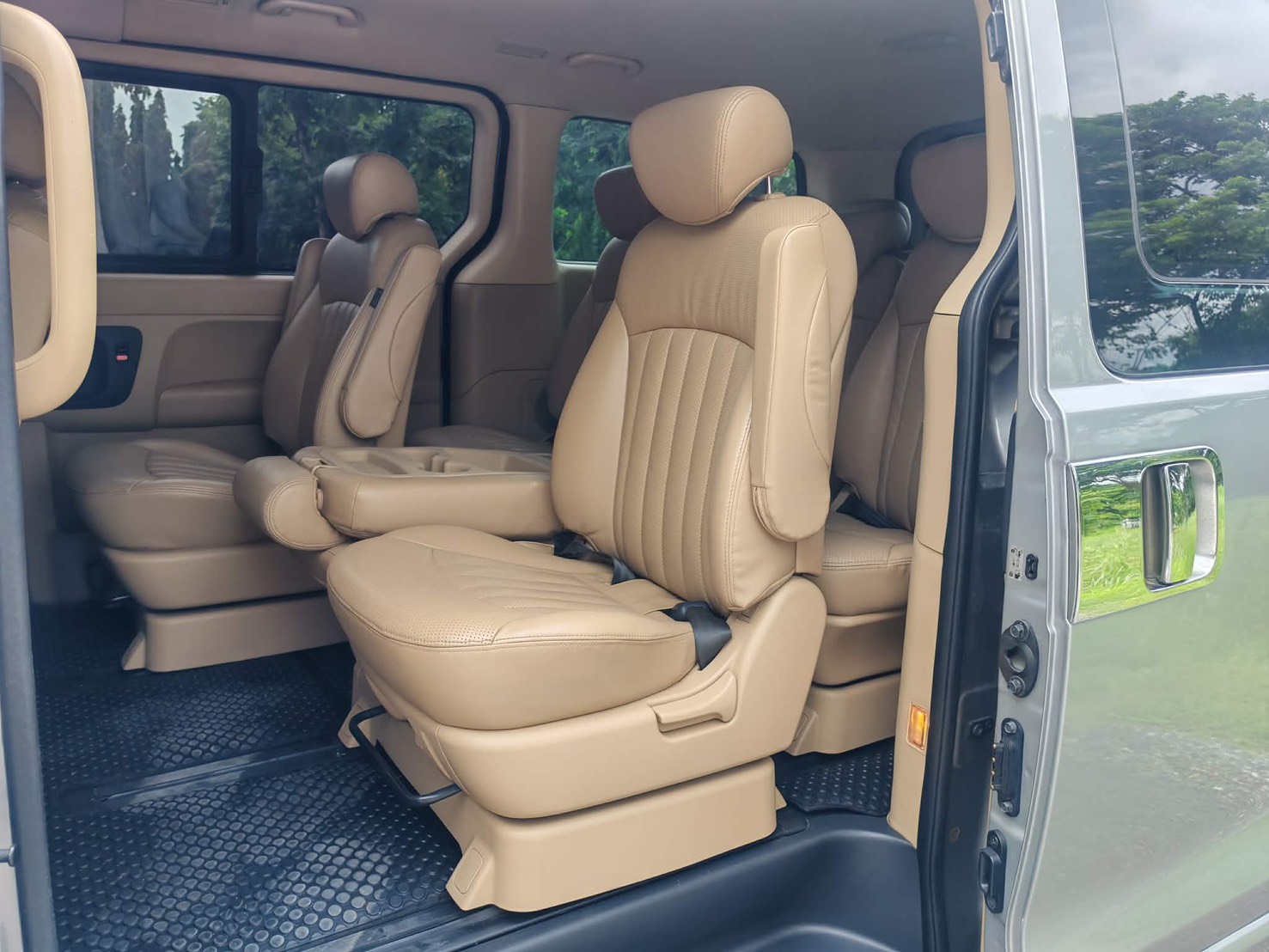 Hyundai H1 ตัว Deluxe ปี 2012 จด 2013 - Image 13