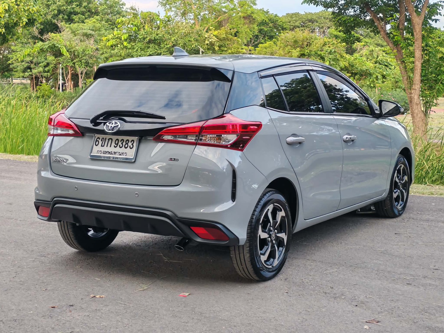 TOYOTA Yaris Eco Hatchback 1.2 Premium ปี 2023 - Image 5