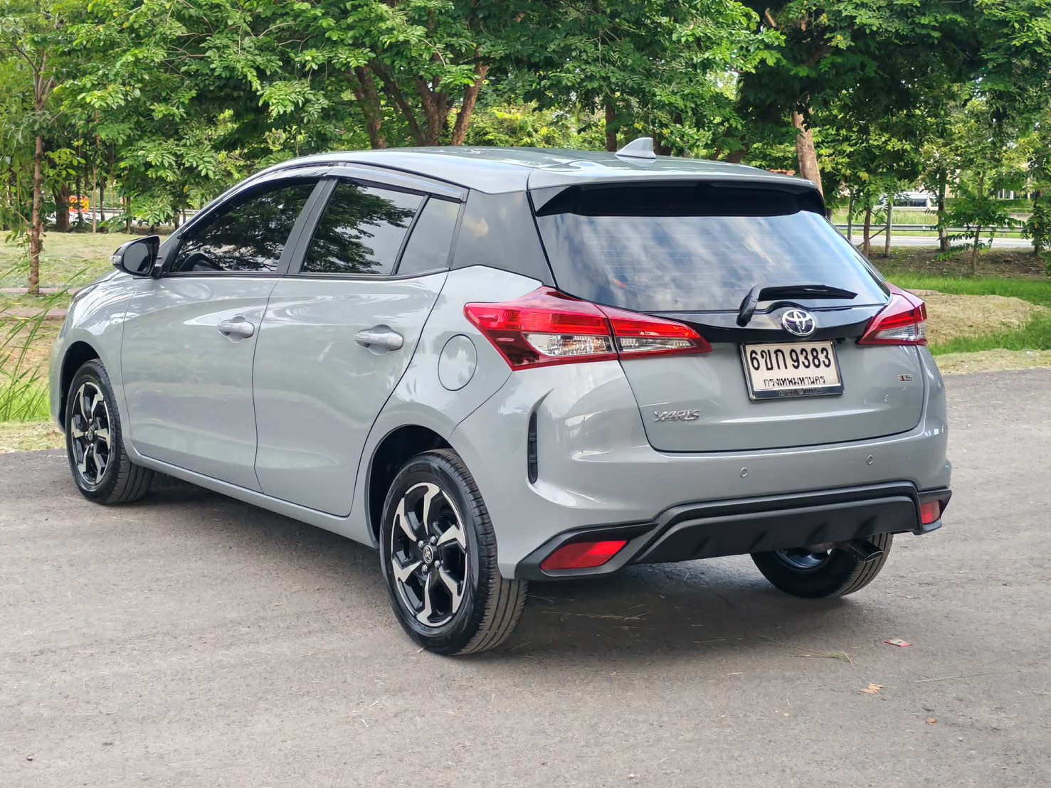 TOYOTA Yaris Eco Hatchback 1.2 Premium ปี 2023 - Image 7