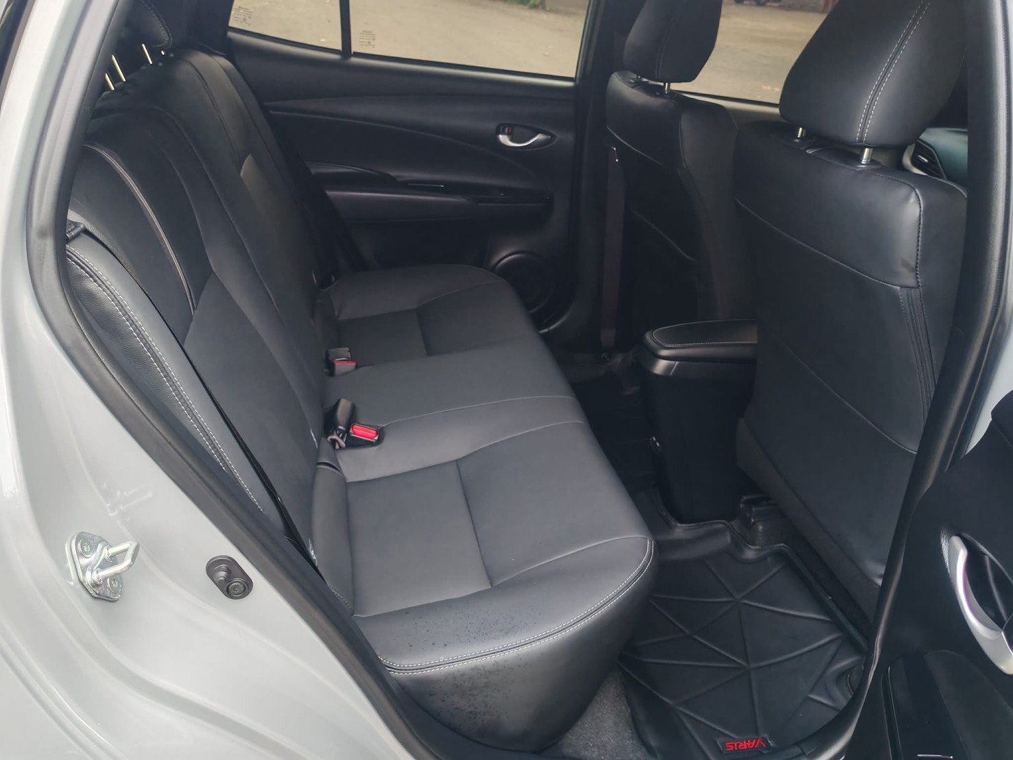 TOYOTA Yaris Eco Hatchback 1.2 Premium ปี 2023 - Image 9