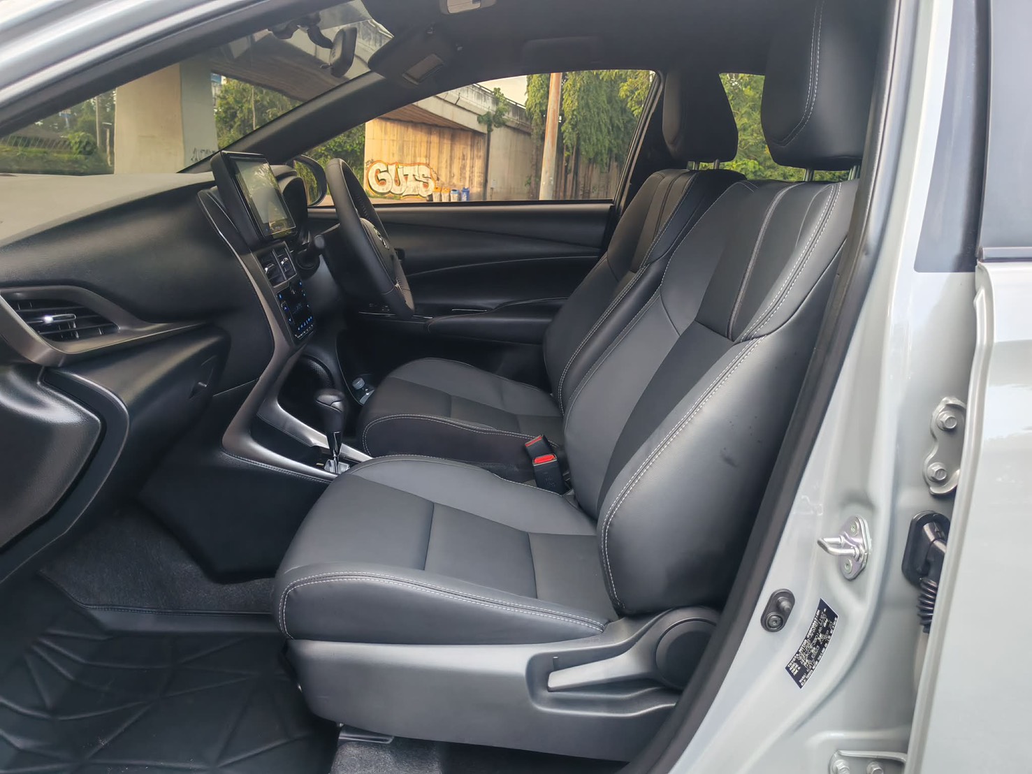 TOYOTA Yaris Eco Hatchback 1.2 Premium ปี 2023 - Image 10