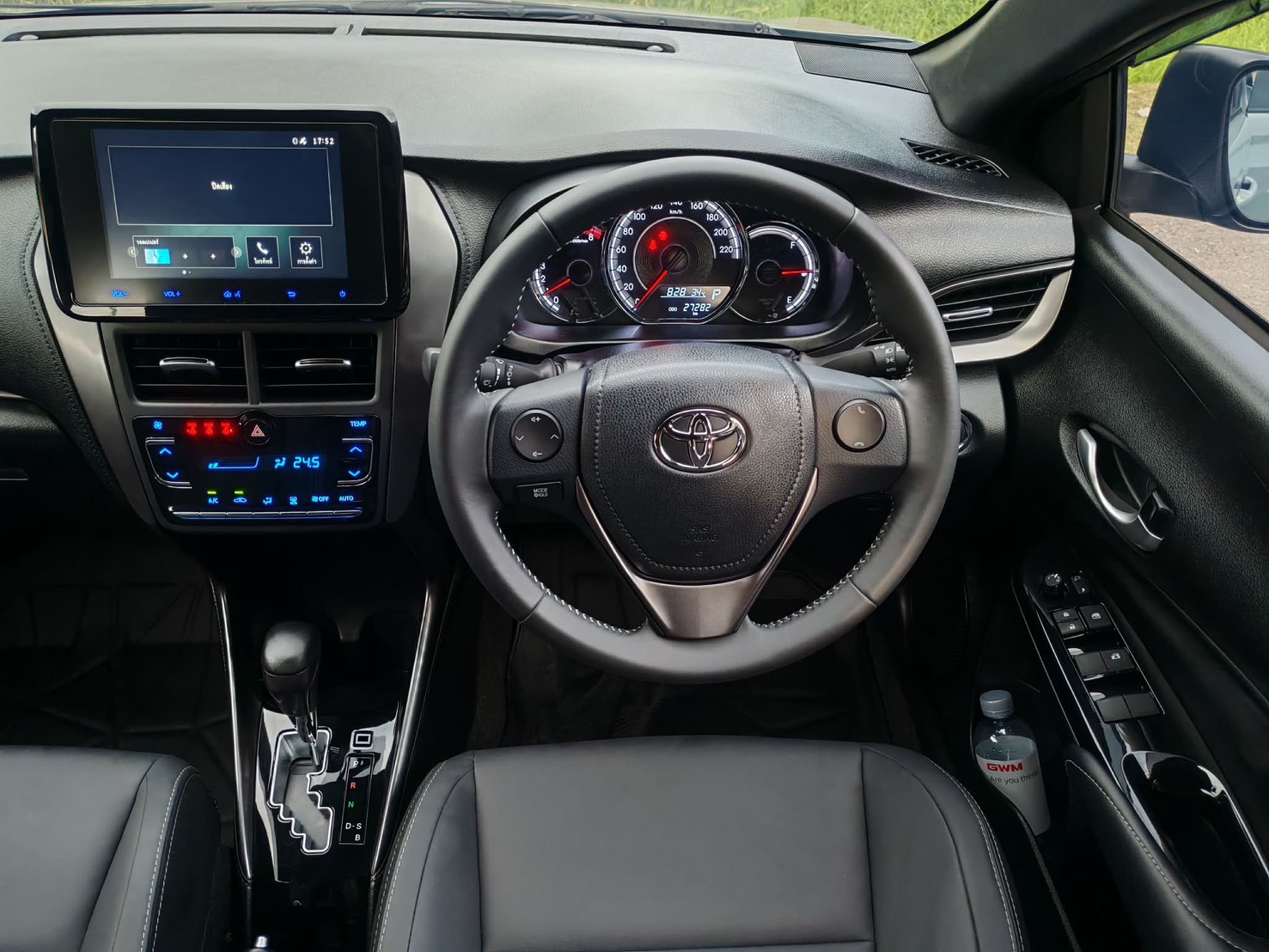 TOYOTA Yaris Eco Hatchback 1.2 Premium ปี 2023 - Image 13
