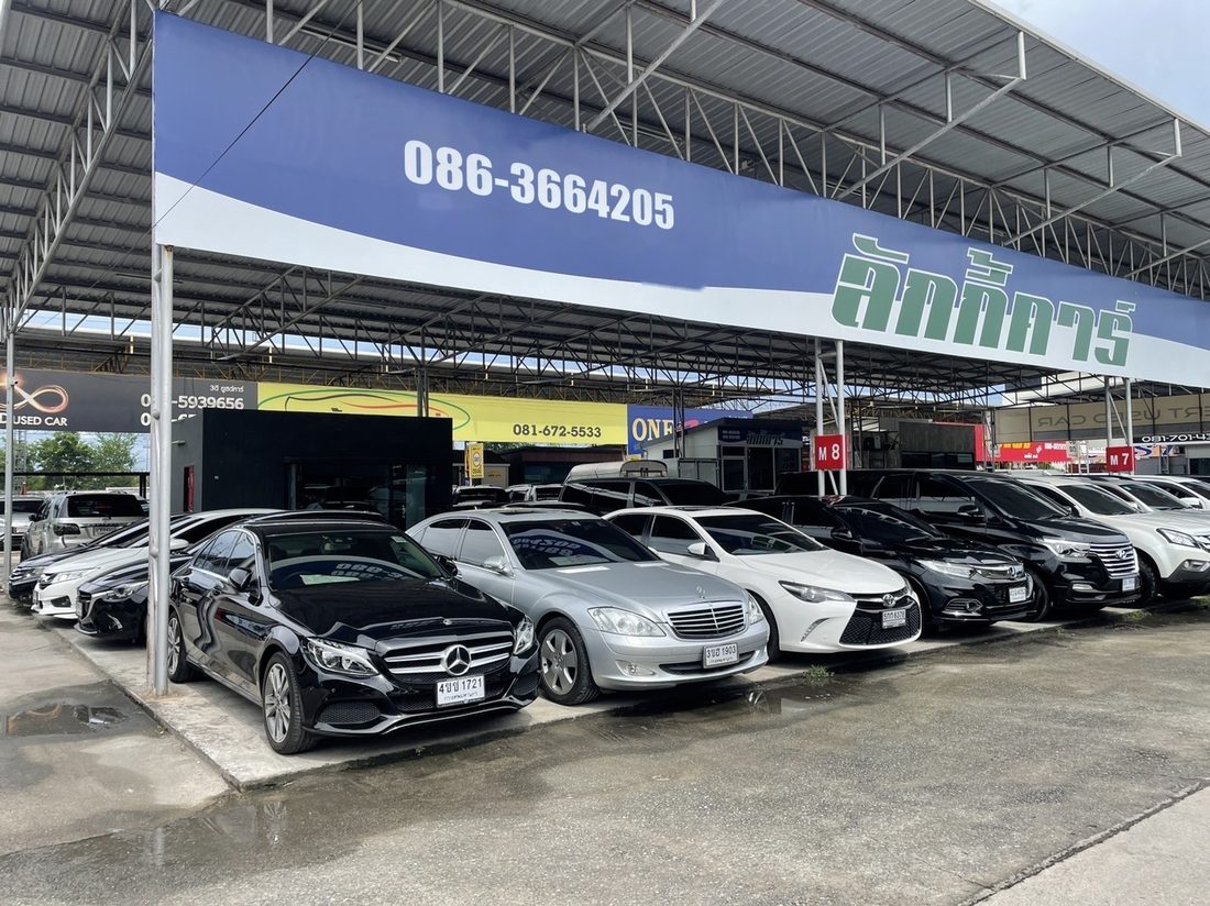 หน้าร้าน ลักกี้คาร์ ตลาดรถ ธนบัตรชัย ถนนกาญจนาภิเษก