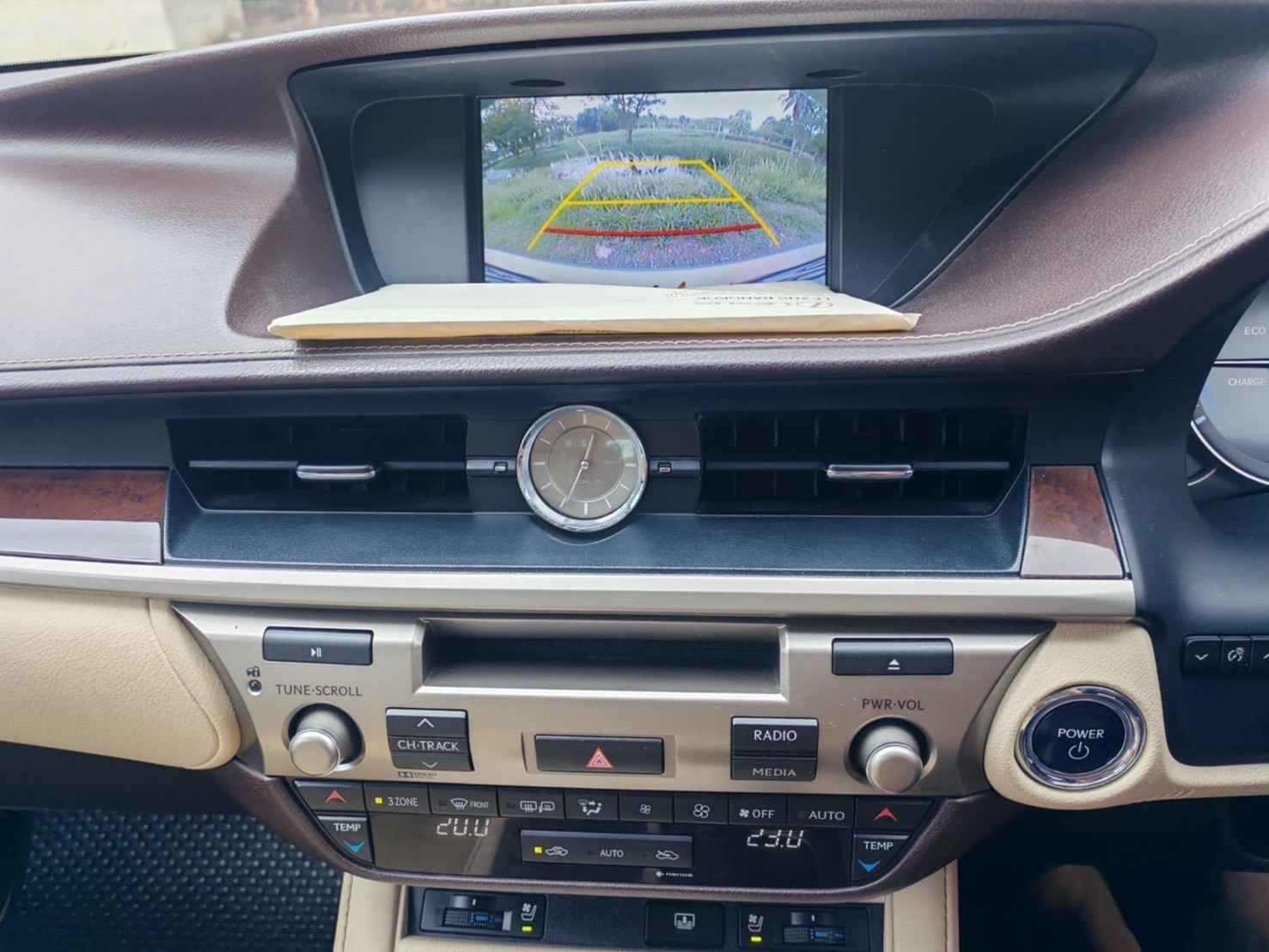 Lexus ES300H 2.5 Hybrid ปี 2015 จด 2016 - Image 13