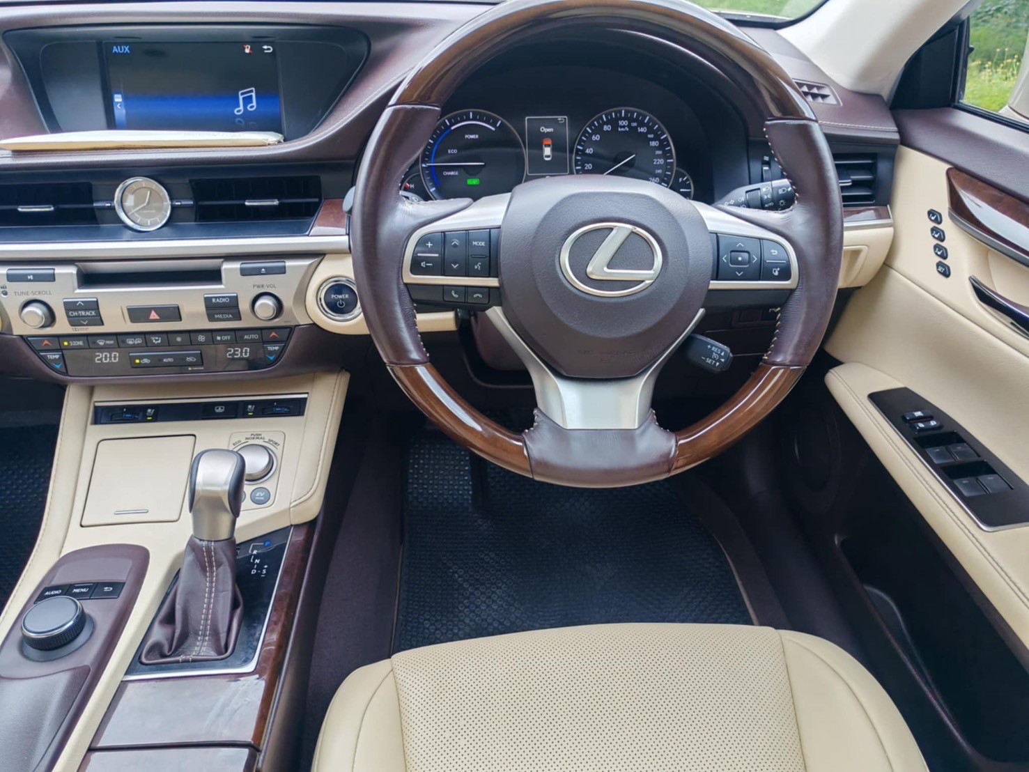 Lexus ES300H 2.5 Hybrid ปี 2015 จด 2016 - Image 14
