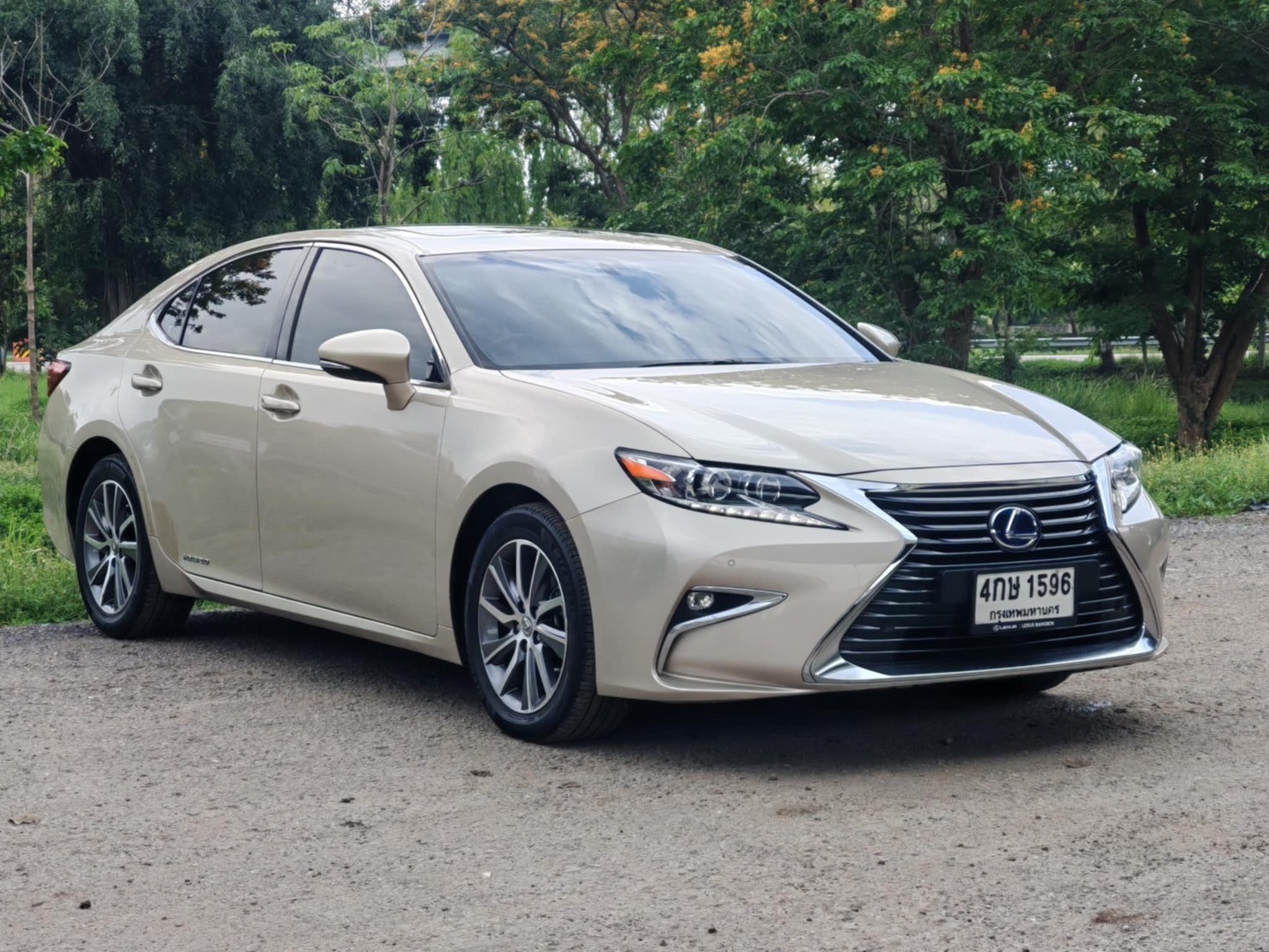 Lexus ES300H 2.5 Hybrid ปี 2015 จด 2016 - Image 4