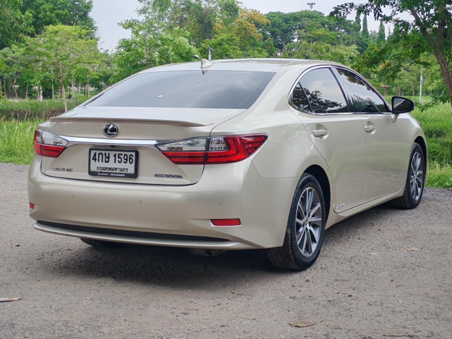 Lexus ES300H 2.5 Hybrid ปี 2015 จด 2016 - Image 7