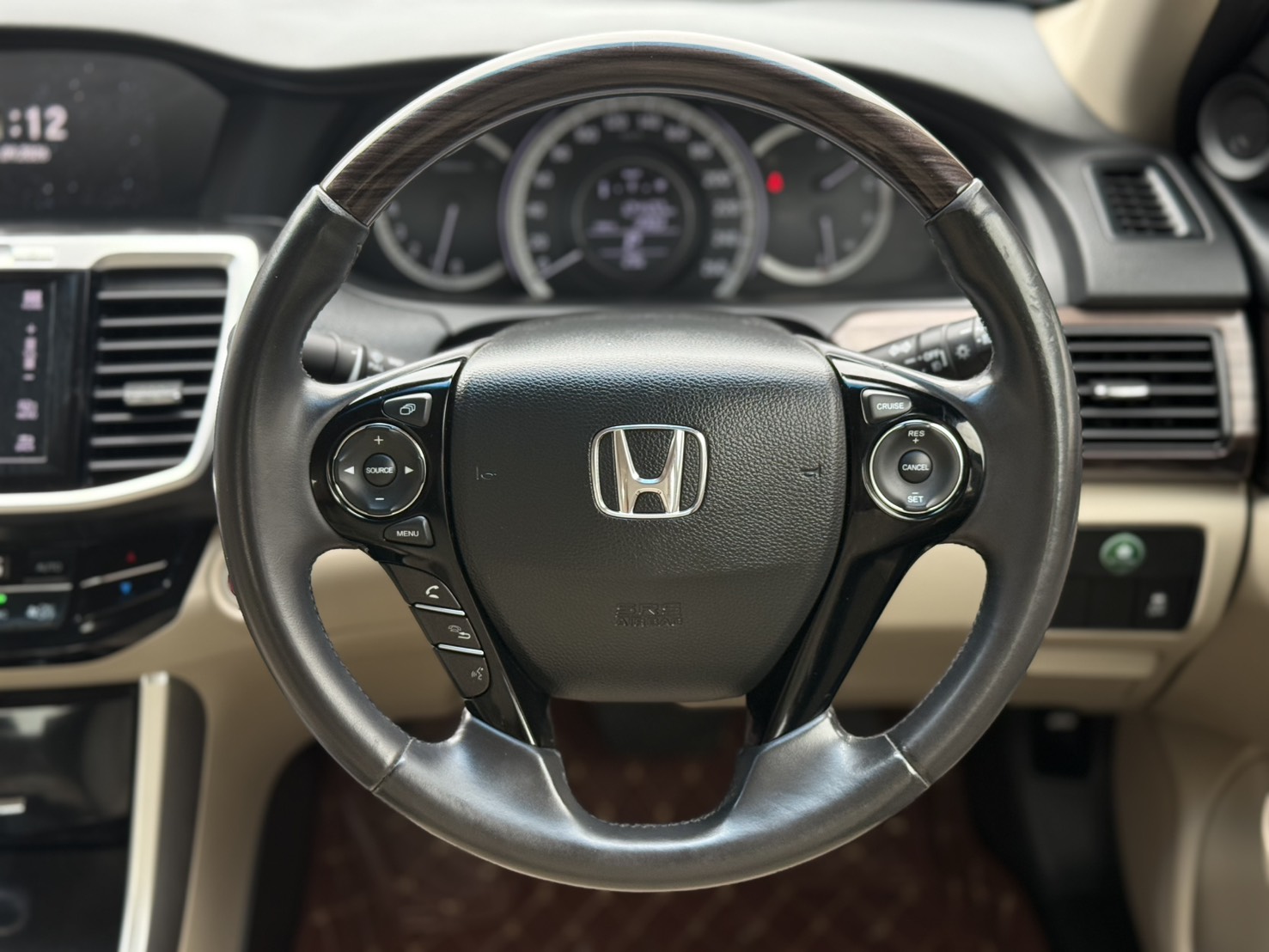 HONDA ACCORD 2.0(EL) MNC ปี 2017 - Image 13