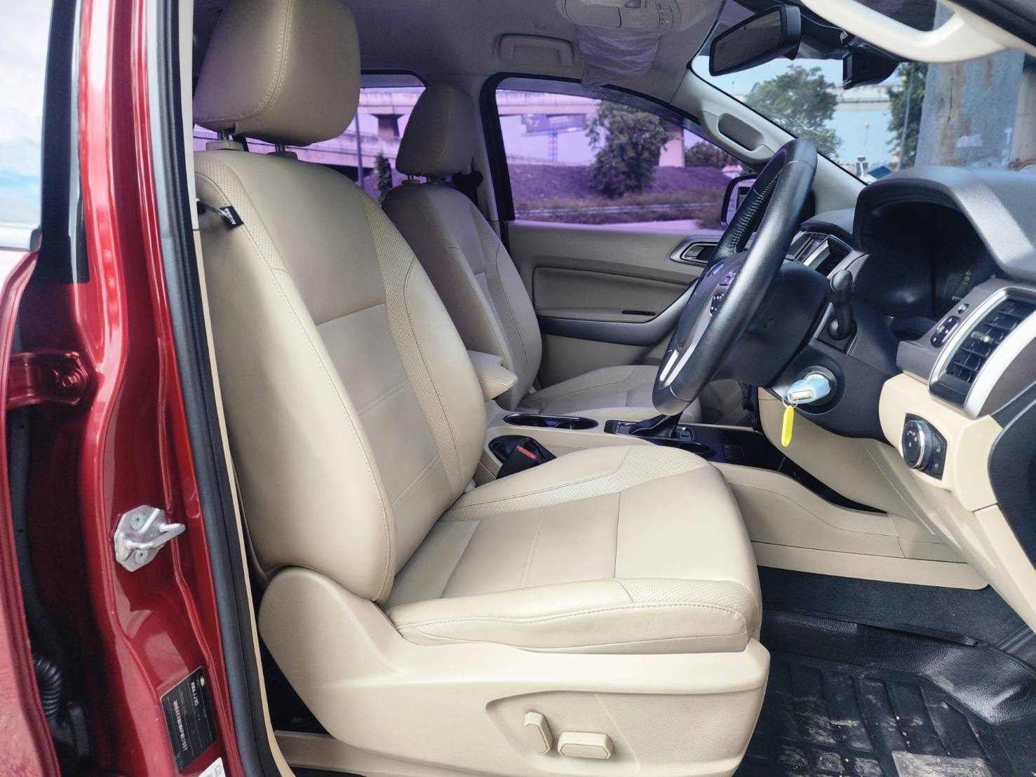 FORD EVEREST 2.2 Titanium ปี 2015 จดทะเบียน ปี 2016 - Image 8