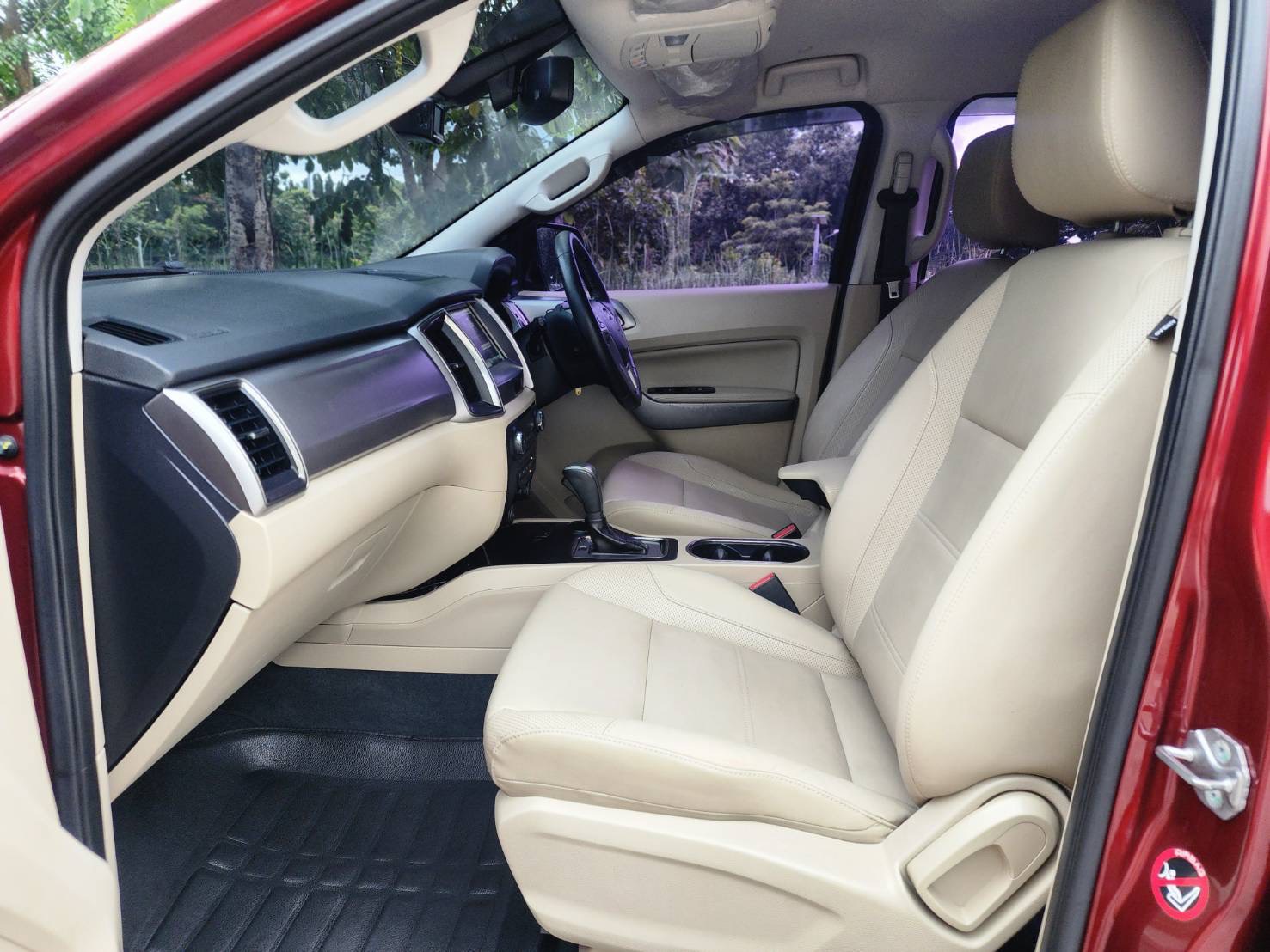 FORD EVEREST 2.2 Titanium ปี 2015 จดทะเบียน ปี 2016 - Image 11