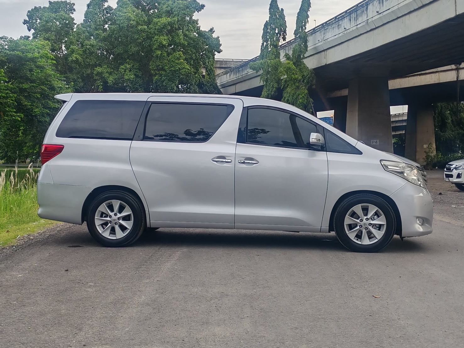 TOYOTA ALPHARD 2.4 V ปี 2011 - Image 5