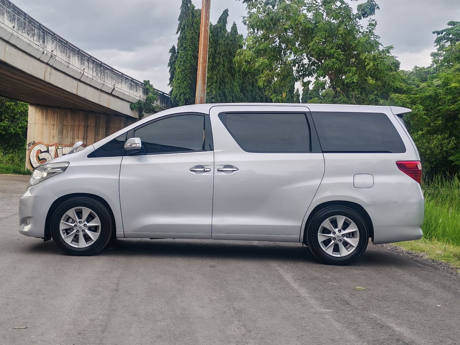 TOYOTA ALPHARD 2.4 V ปี 2011 - Image 6