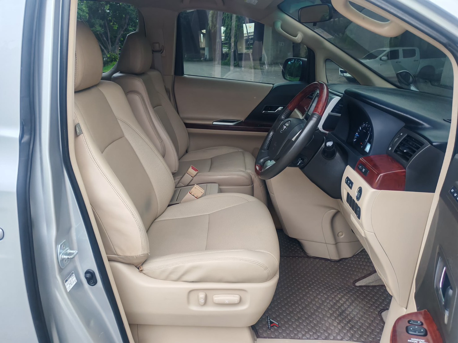 TOYOTA ALPHARD 2.4 V ปี 2011 - Image 10