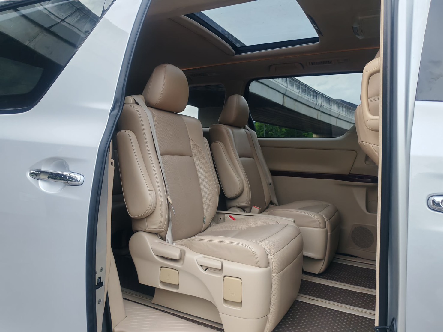 TOYOTA ALPHARD 2.4 V ปี 2011 - Image 11