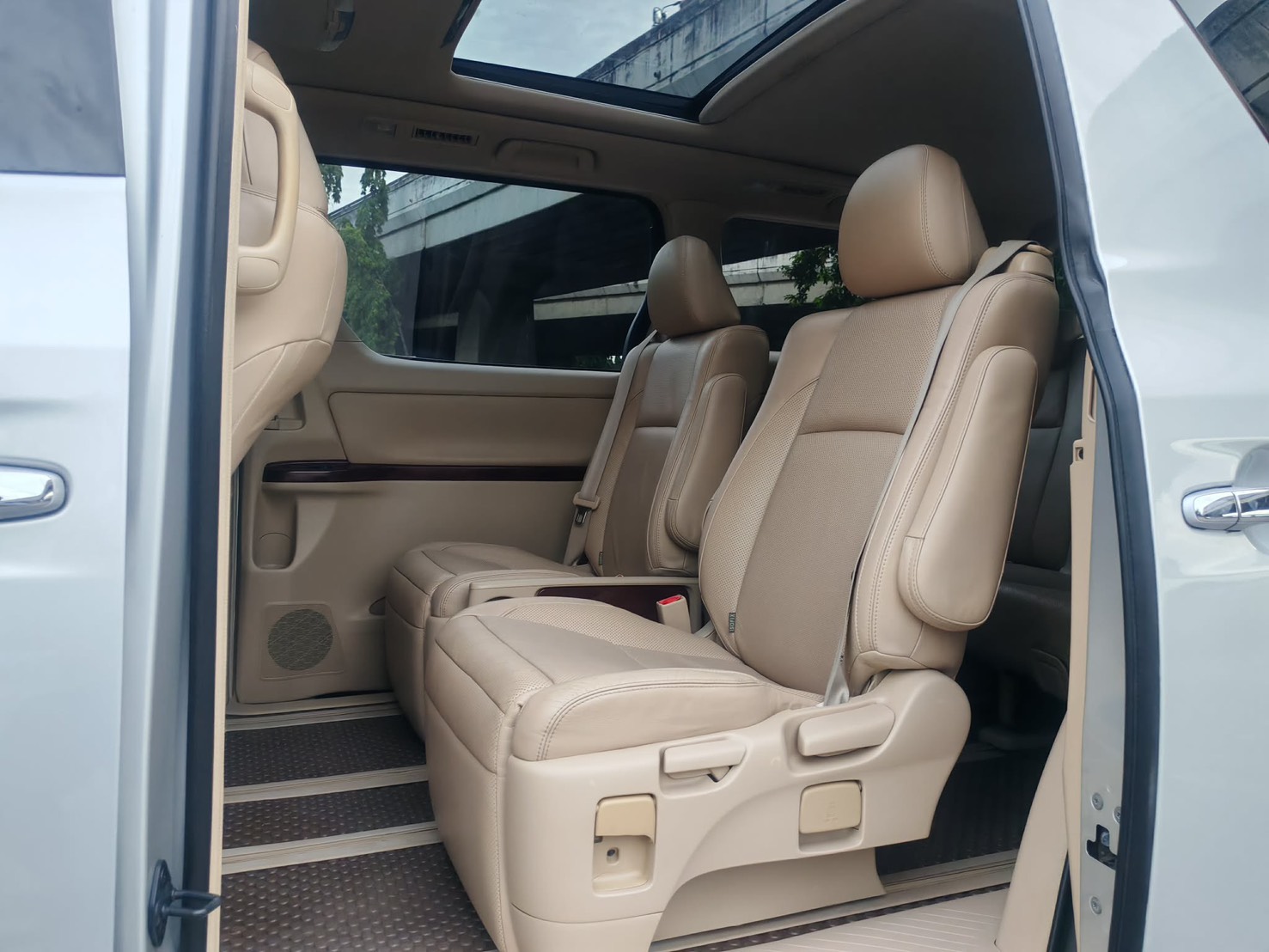 TOYOTA ALPHARD 2.4 V ปี 2011 - Image 13