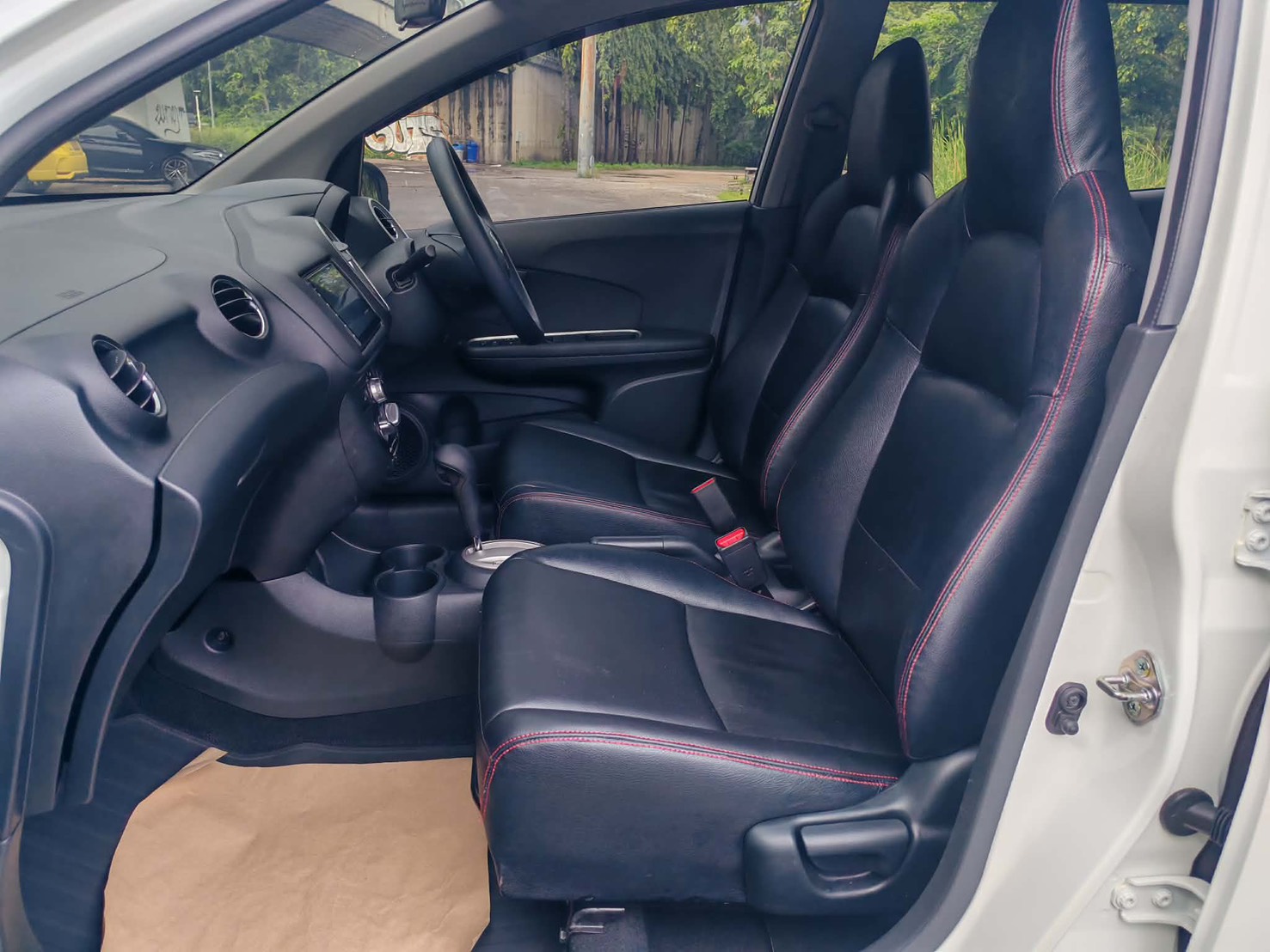 Honda Mobilio 1.5 RS ปี 2015จด 2016 - Image 10