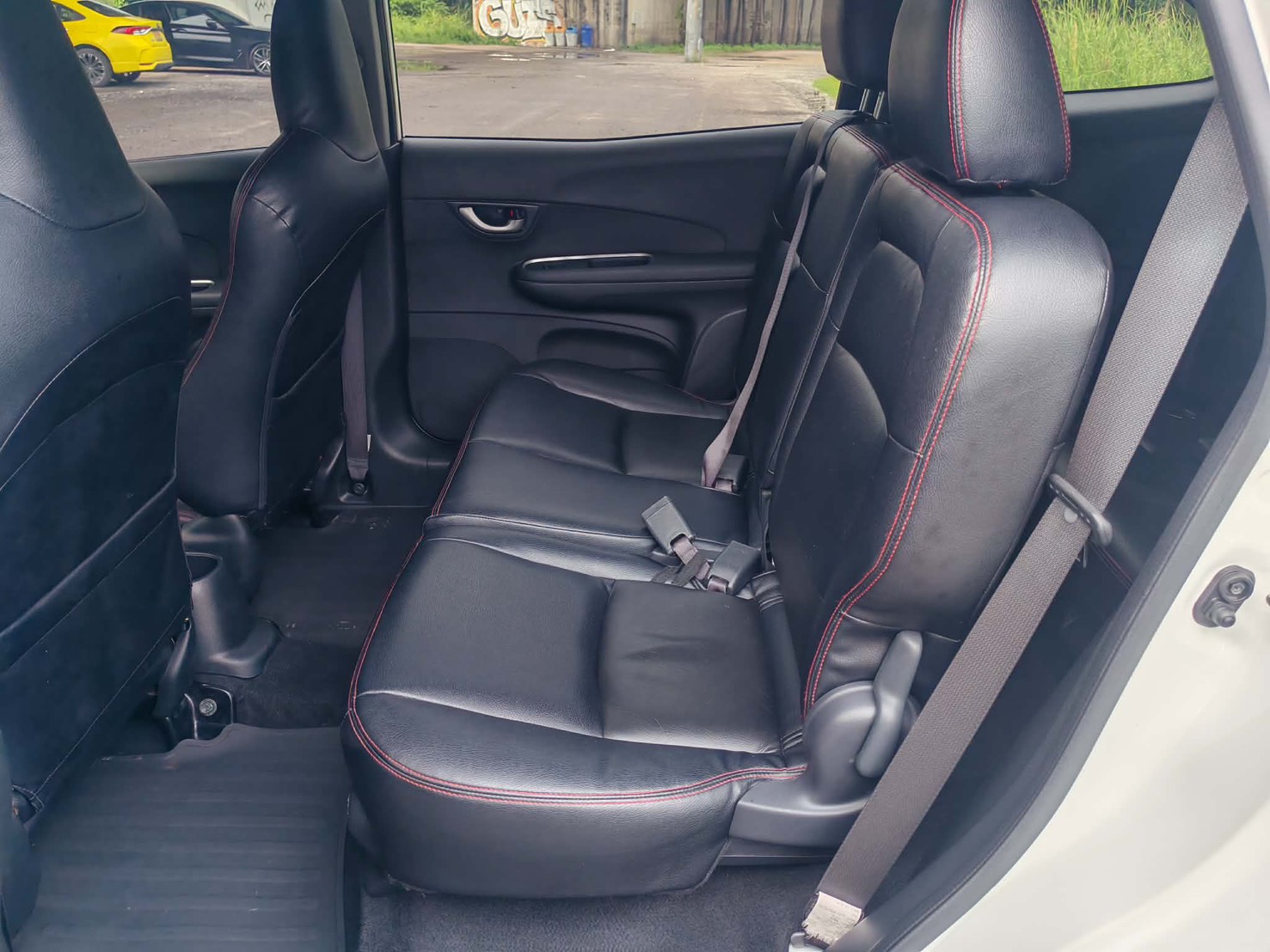 Honda Mobilio 1.5 RS ปี 2015จด 2016 - Image 11