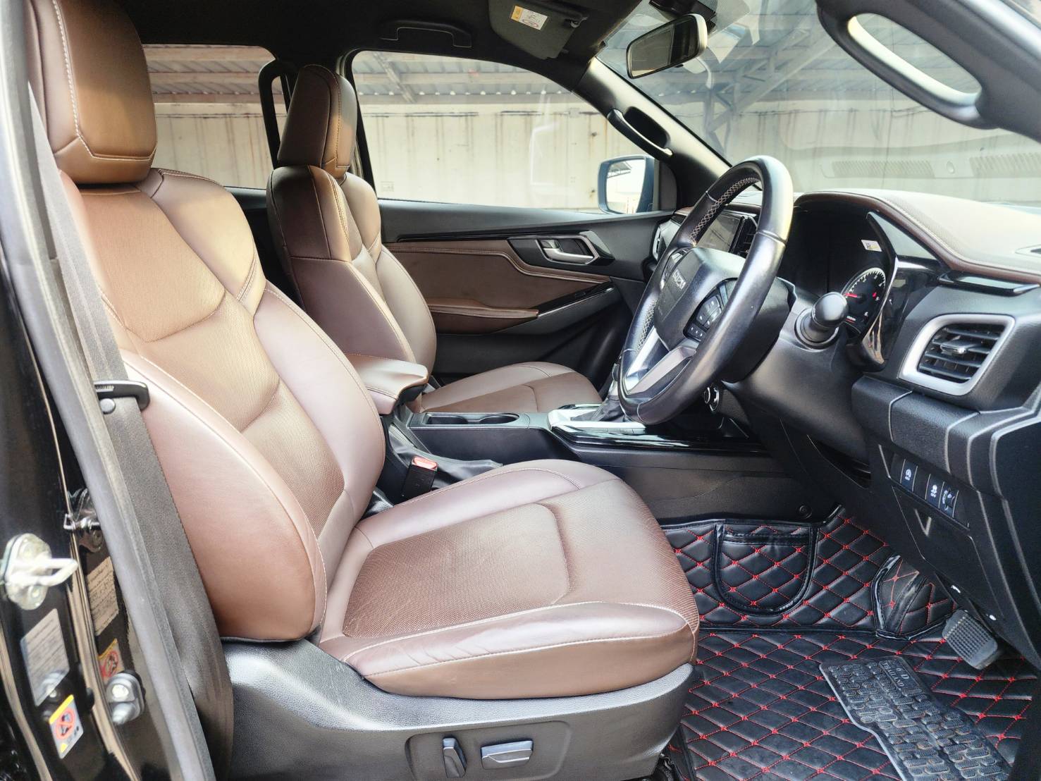 ISUZU DMAX 3.0M V-CROSS Double CAB 4WD เกียร์ AT ปี 2020จด21 - Image 8