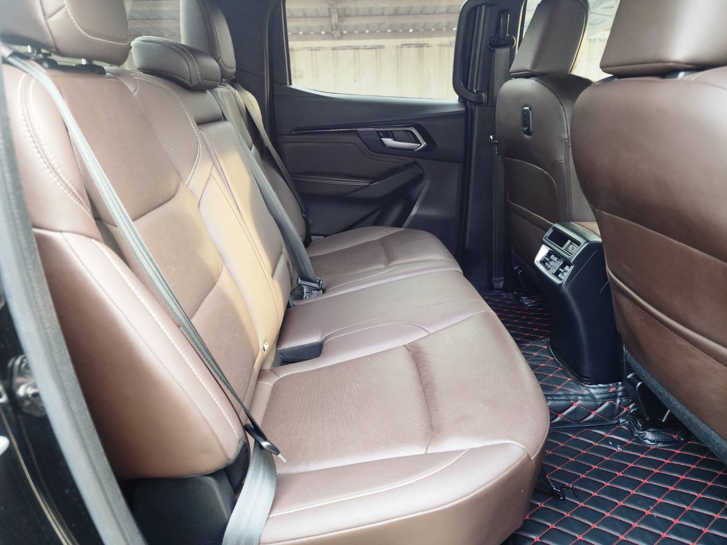 ISUZU DMAX 3.0M V-CROSS Double CAB 4WD เกียร์ AT ปี 2020จด21 - Image 9