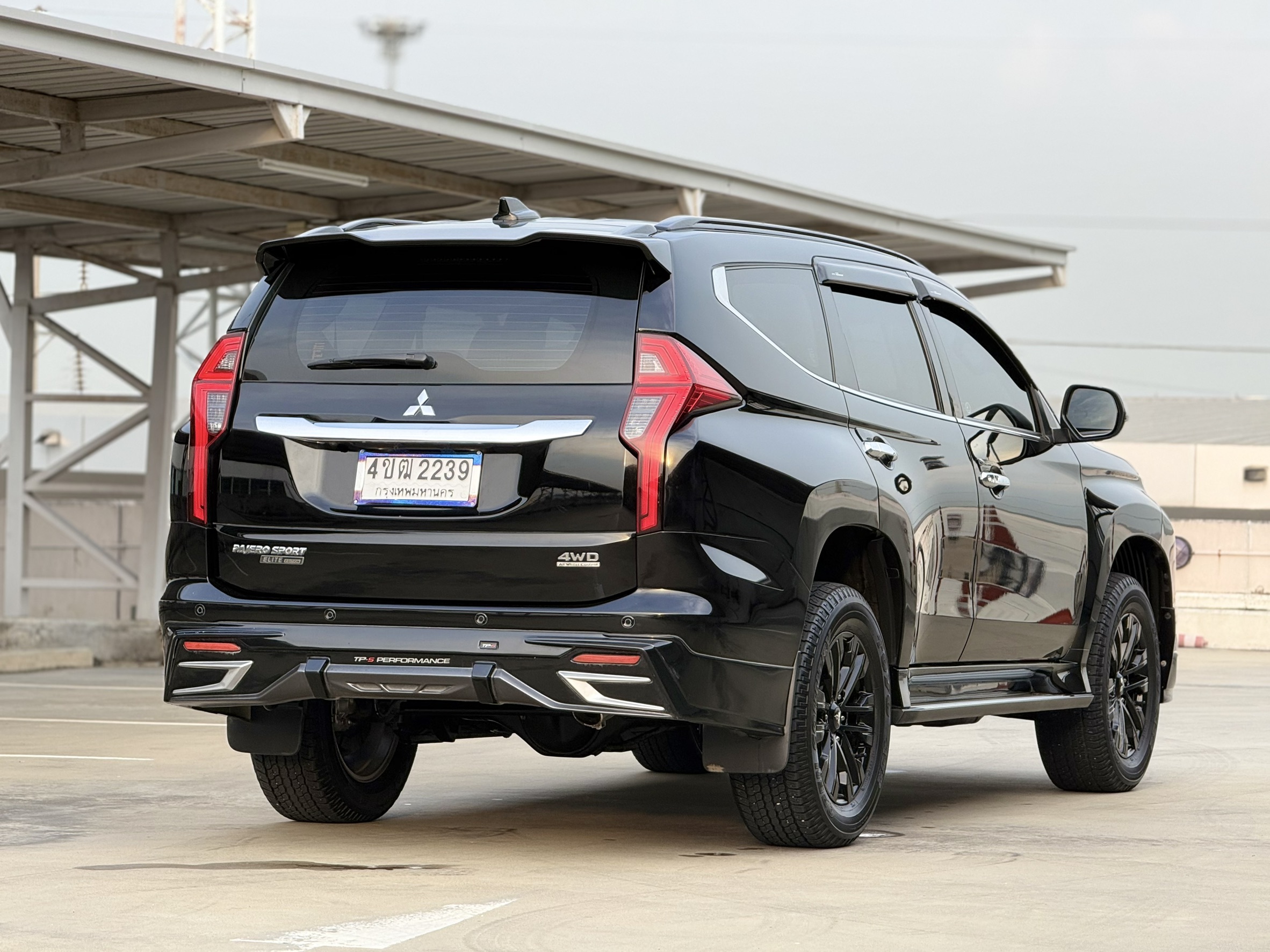 Mitsubishi Pajero Sport 2.4 GT Elite Edition ขับ4 ตัวพิเศษปี 2023 - Image 5