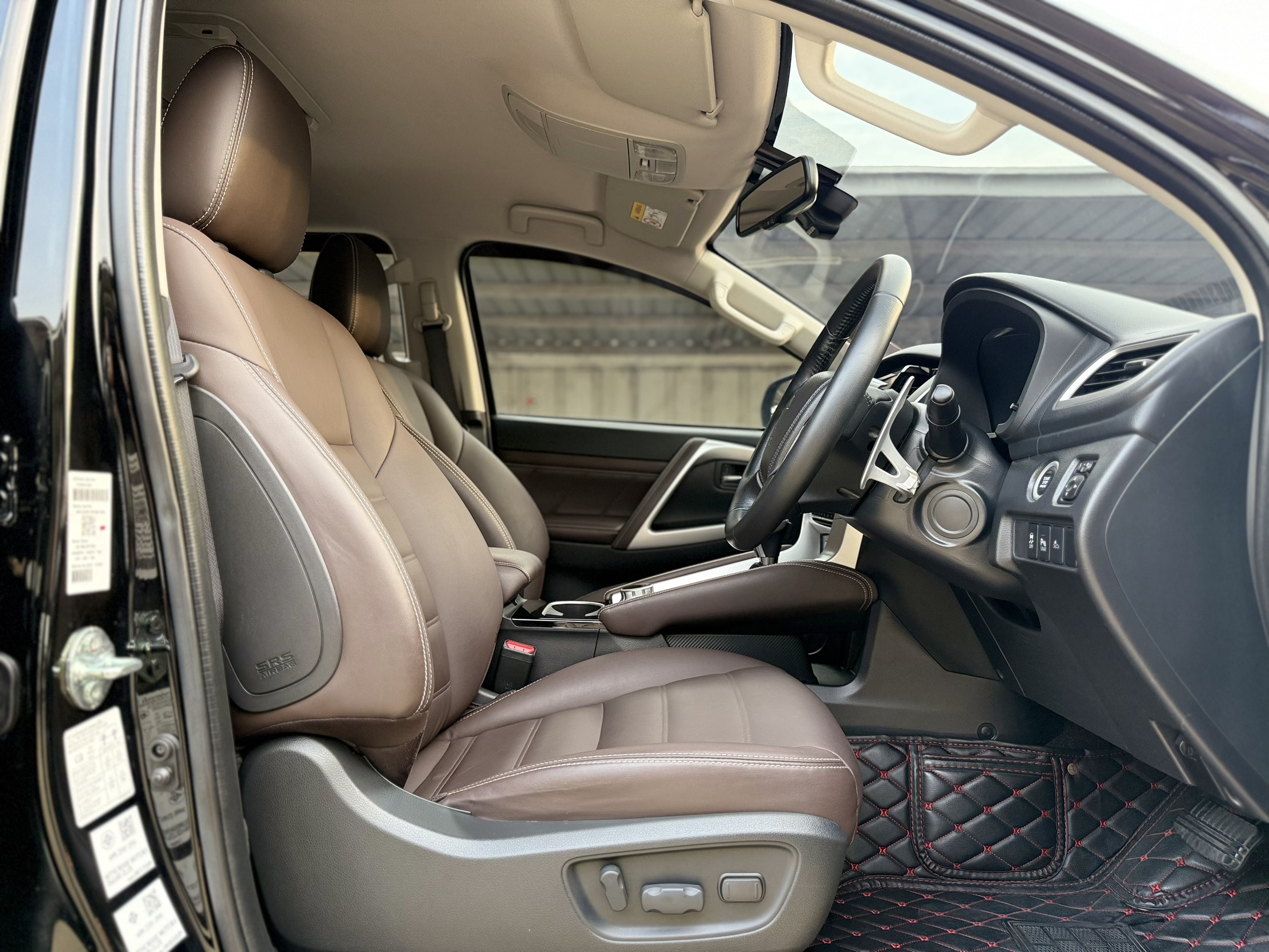 Mitsubishi Pajero Sport 2.4 GT Elite Edition ขับ4 ตัวพิเศษปี 2023 - Image 8