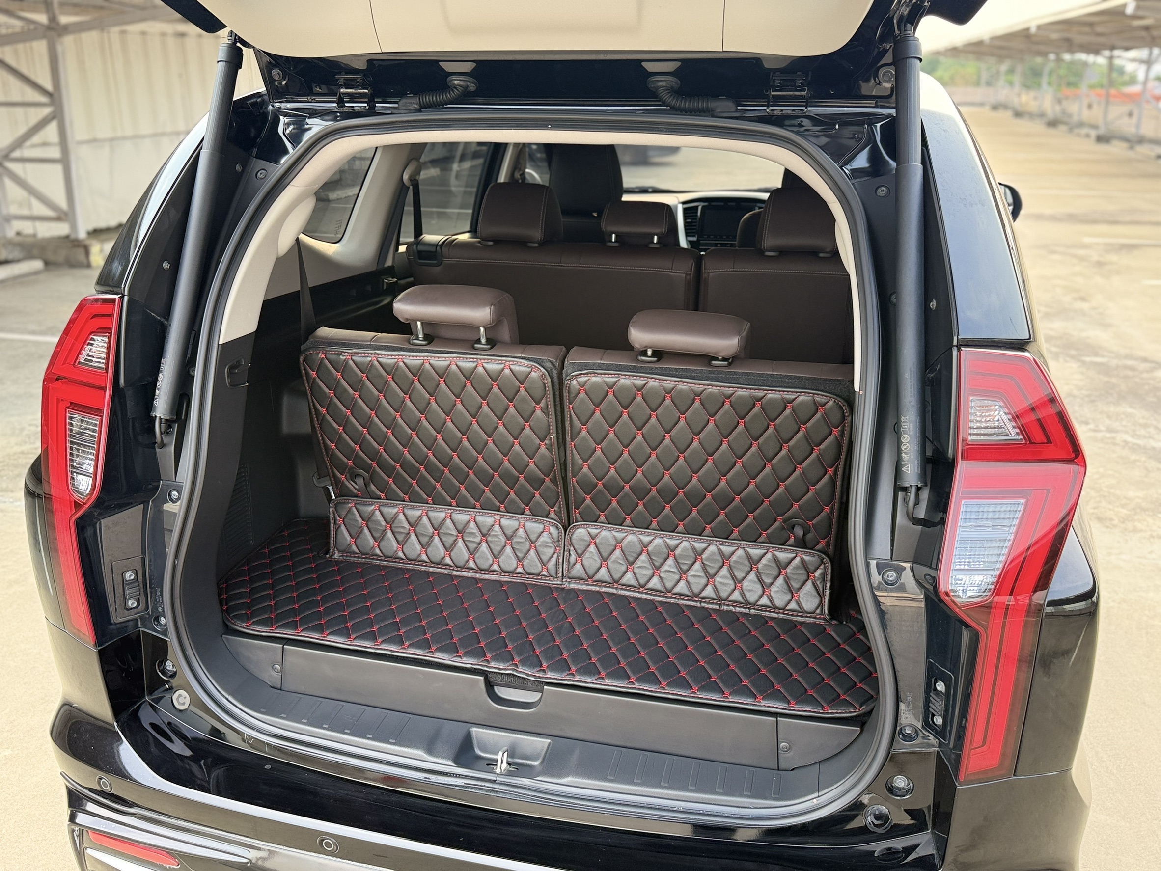 Mitsubishi Pajero Sport 2.4 GT Elite Edition ขับ4 ตัวพิเศษปี 2023 - Image 17